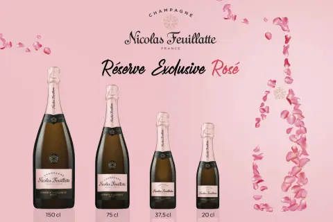 Bottiglie di Nicolas Feuillatte Réserve Exclusive Rosé, tra i nomi champagne famosi, su sfondo rosa con petali.