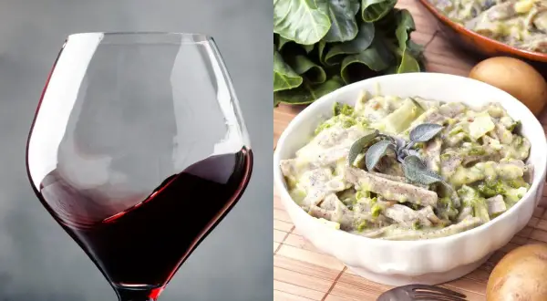 Un bicchiere di vino rosso e un piatto di pizzoccheri, un abbinamento perfetto per una cena gustosa.